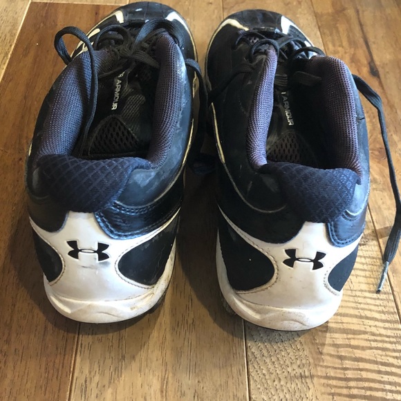 Men’s Under Armour Spikes - Picture 3 of 7